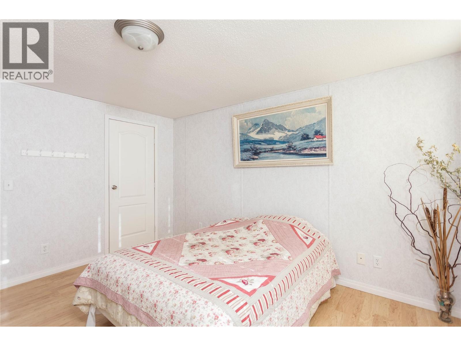 Master Bedroom with Large Walk in Closet - 71 Antoine Road Unit# 4, Vernon, BC