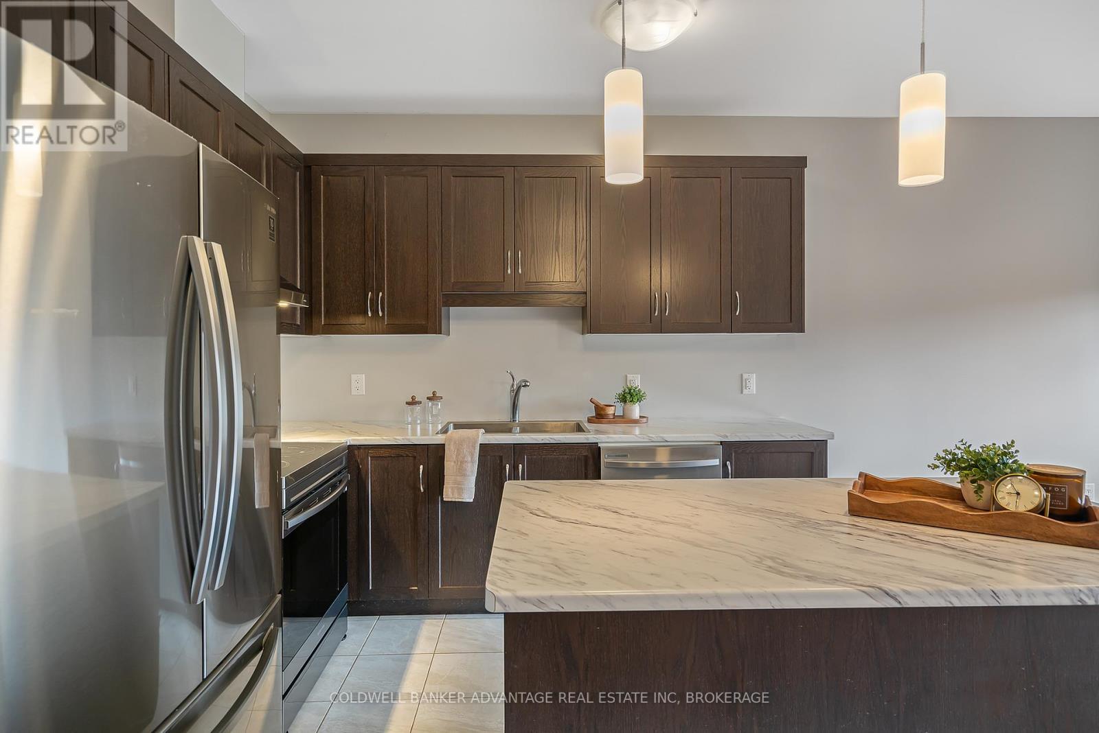 177 Louise Street, Welland (Lincoln/Crowland), ON - Indoor Photo Showing Kitchen