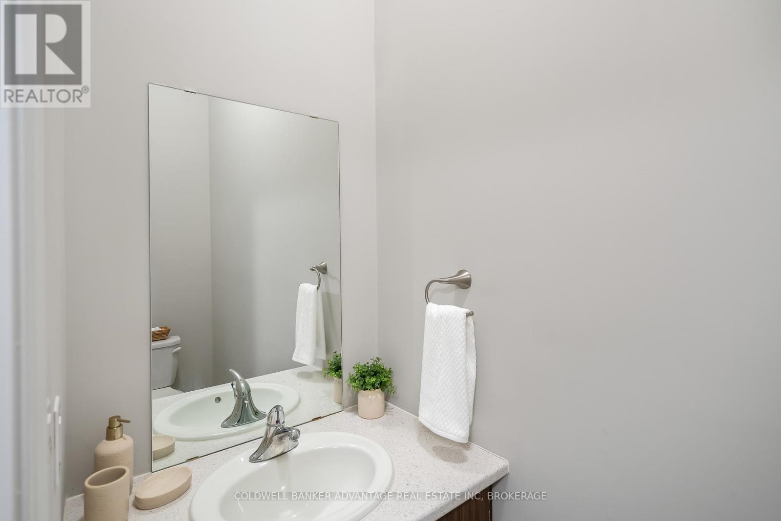 177 Louise Street, Welland (Lincoln/Crowland), ON - Indoor Photo Showing Bathroom