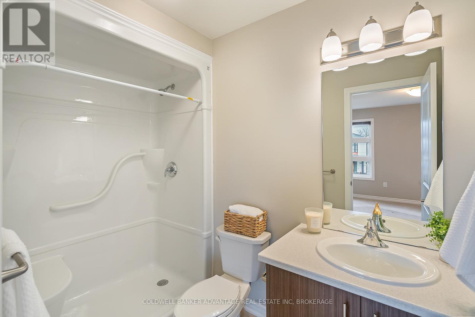 177 Louise Street, Welland (Lincoln/Crowland), ON - Indoor Photo Showing Bathroom