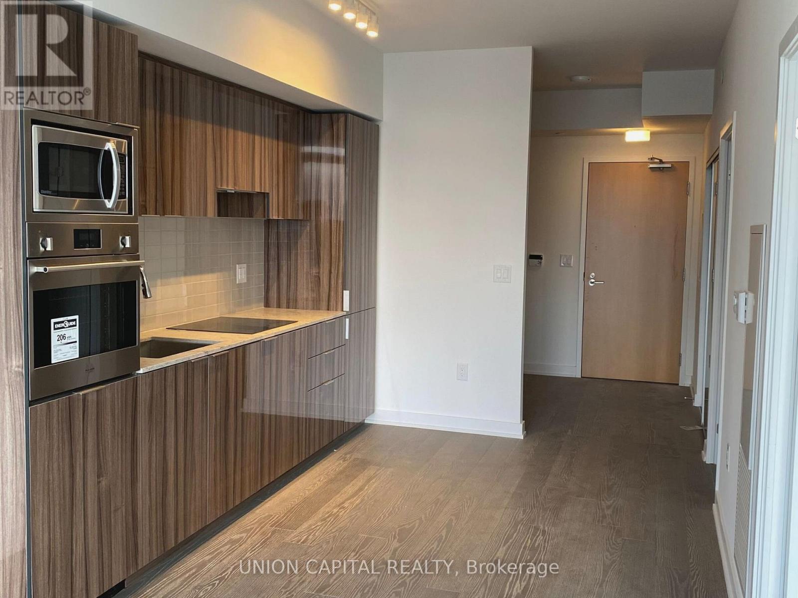 4909 - 11 Wellesley Street W, Toronto, ON - Indoor Photo Showing Kitchen