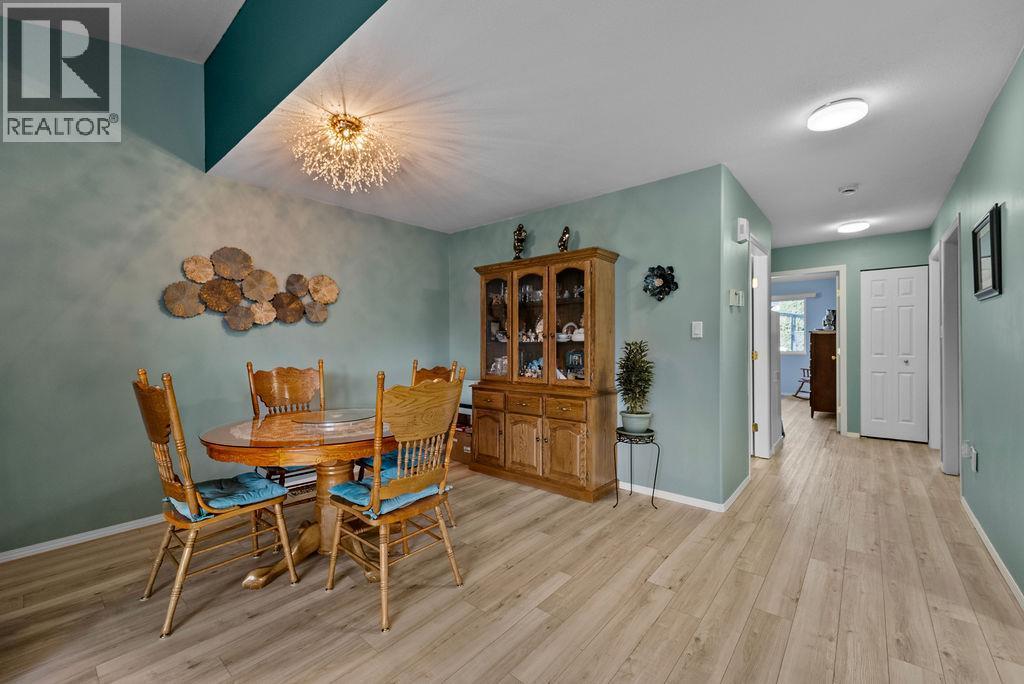 2760 Voght Street Unit# 15, Merritt, BC - Indoor Photo Showing Dining Room