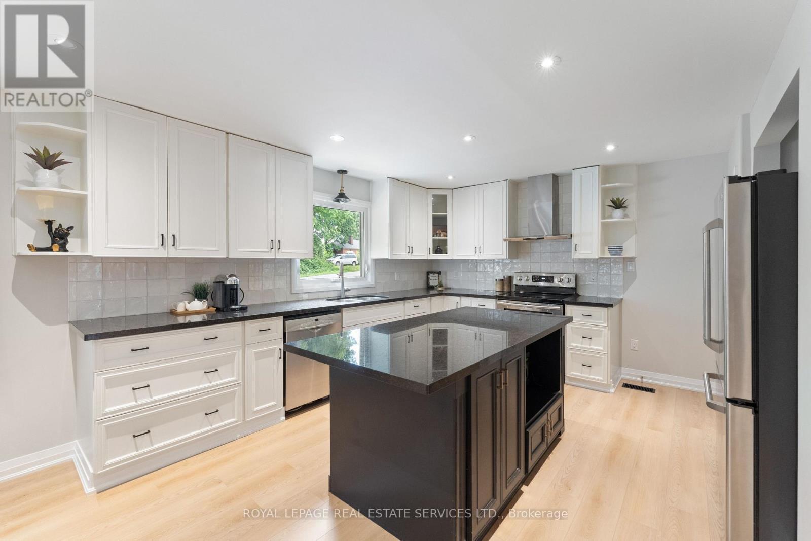 Gorgeous Gourmet Kitchen with Contrasting Island - 136 Mohawk Road, Hamilton, ON - Indoor Photo Showing Kitchen With Upgraded Kitchen