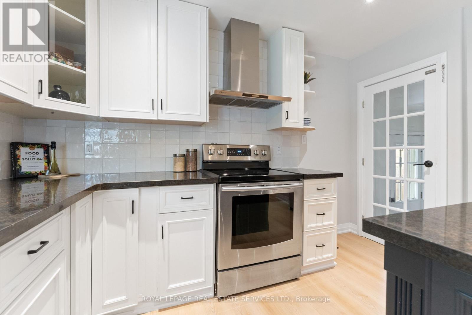 Gourmet Kitchen Features a Designer Backsplash - 136 Mohawk Road, Hamilton, ON - Indoor Photo Showing Kitchen With Upgraded Kitchen