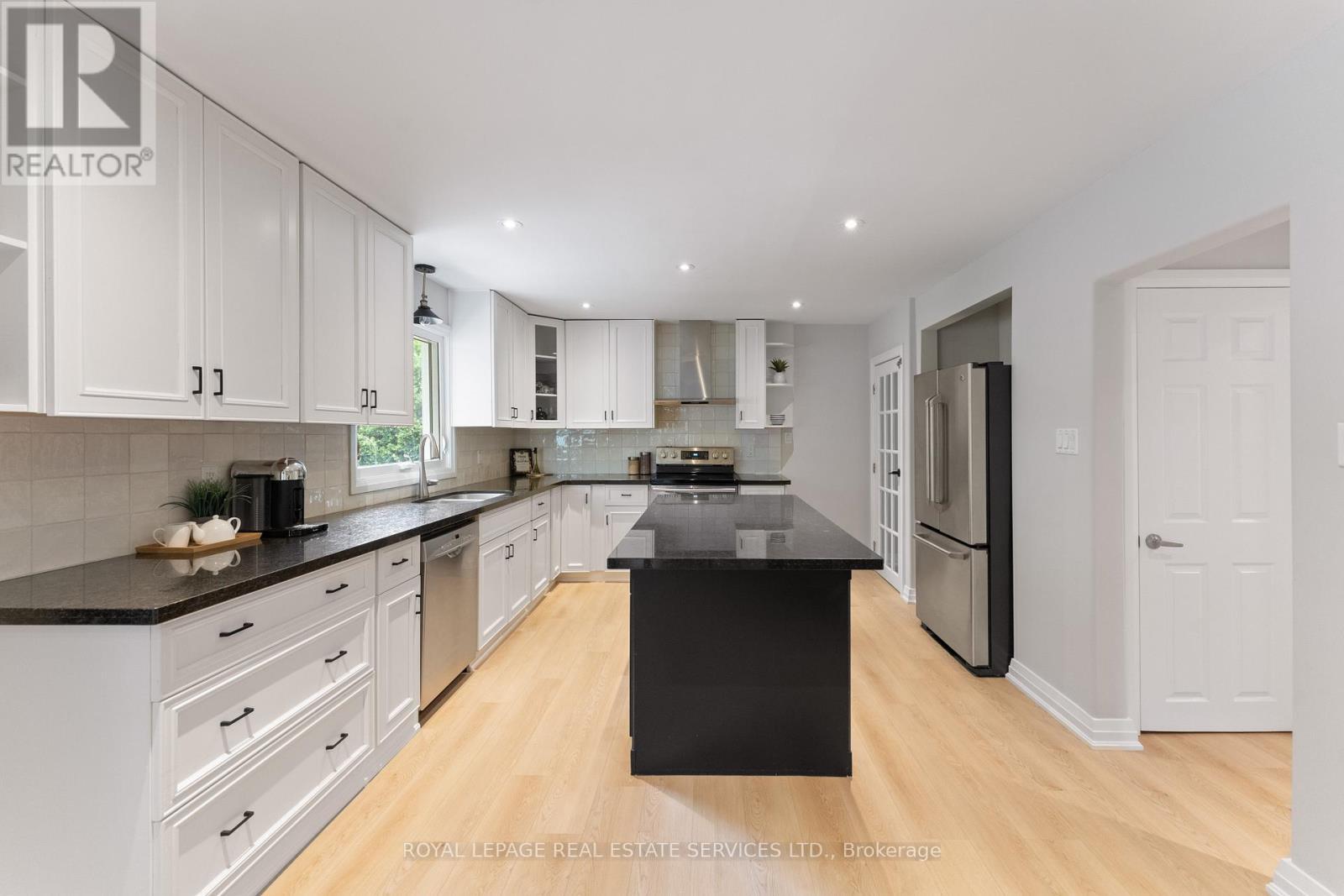 Gorgeous Gourmet Kitchen with Contrasting Island - 136 Mohawk Road, Hamilton, ON - Indoor Photo Showing Kitchen