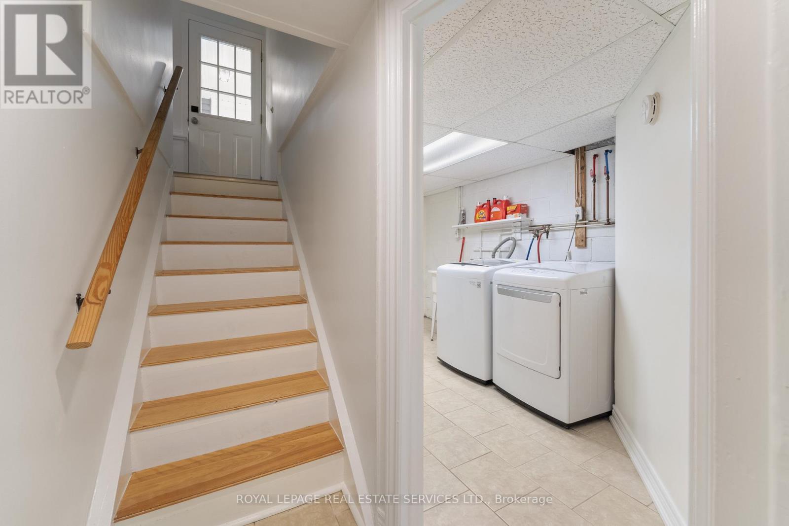 Access to the Side Yard & Prof. Finished Basement - 136 Mohawk Road, Hamilton, ON - Indoor Photo Showing Laundry Room