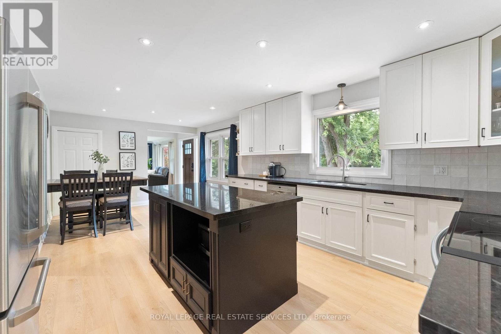 Gourmet Kitchen with Stainless Steel Appliances - 136 Mohawk Road, Hamilton, ON - Indoor Photo Showing Kitchen With Upgraded Kitchen