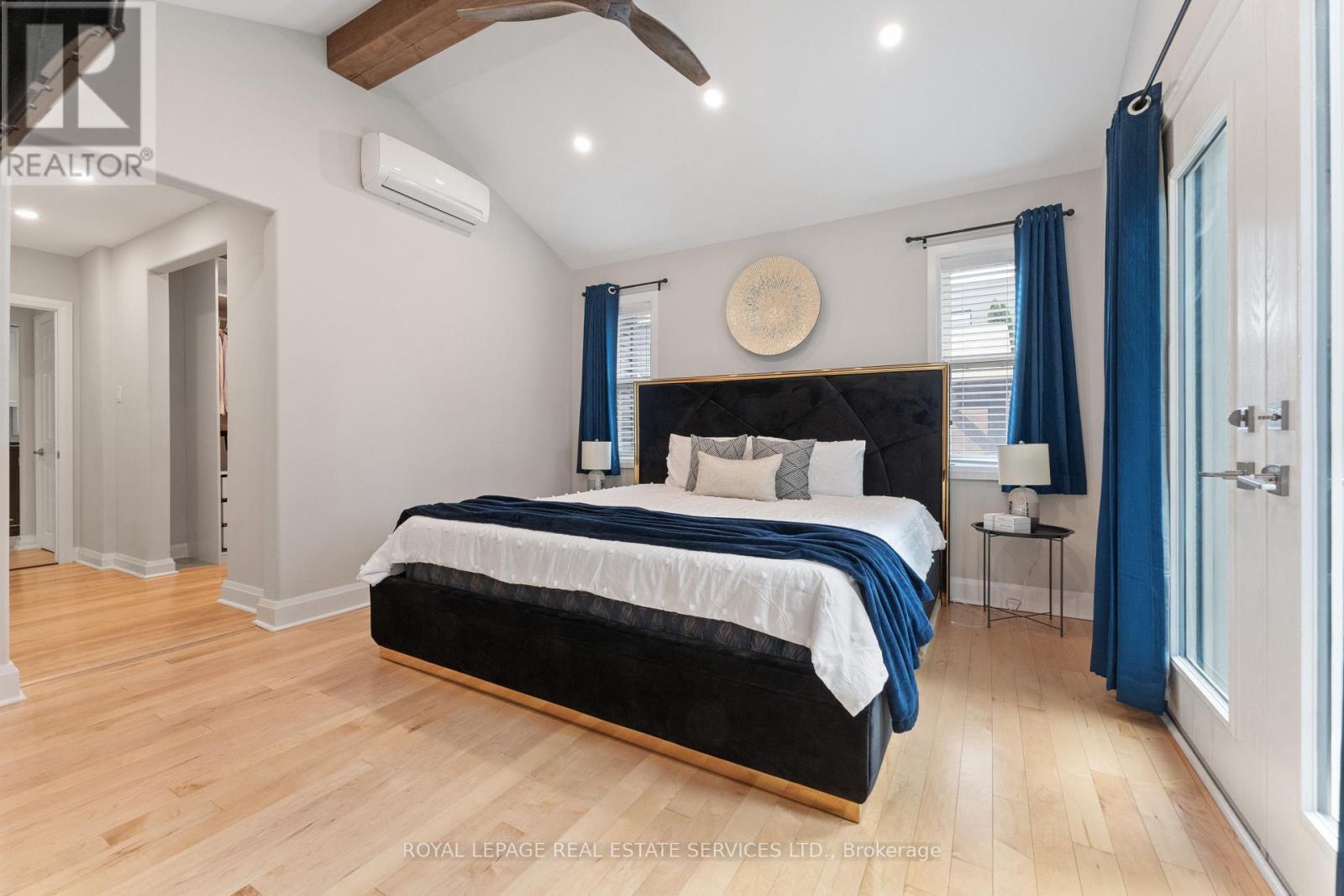 Primary Bedroom w/Vaulted Ceiling & Hardwood Floor - 136 Mohawk Road, Hamilton, ON - Indoor Photo Showing Bedroom