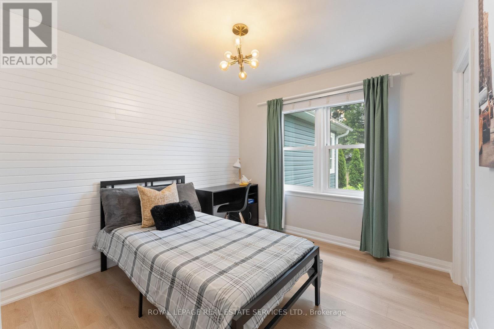 Third Bedroom with Luxury Vinyl Plank Flooring - 136 Mohawk Road, Hamilton, ON - Indoor Photo Showing Bedroom