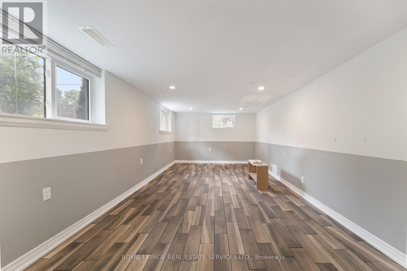 Large Recreation Room with Tile Flooring - 136 Mohawk Road, Hamilton, ON - Indoor Photo Showing Other Room