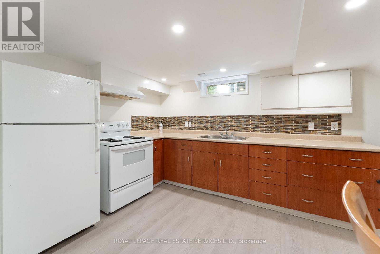 Second Kitchen with Dining Area - 136 Mohawk Road, Hamilton, ON - Indoor Photo Showing Kitchen With Double Sink