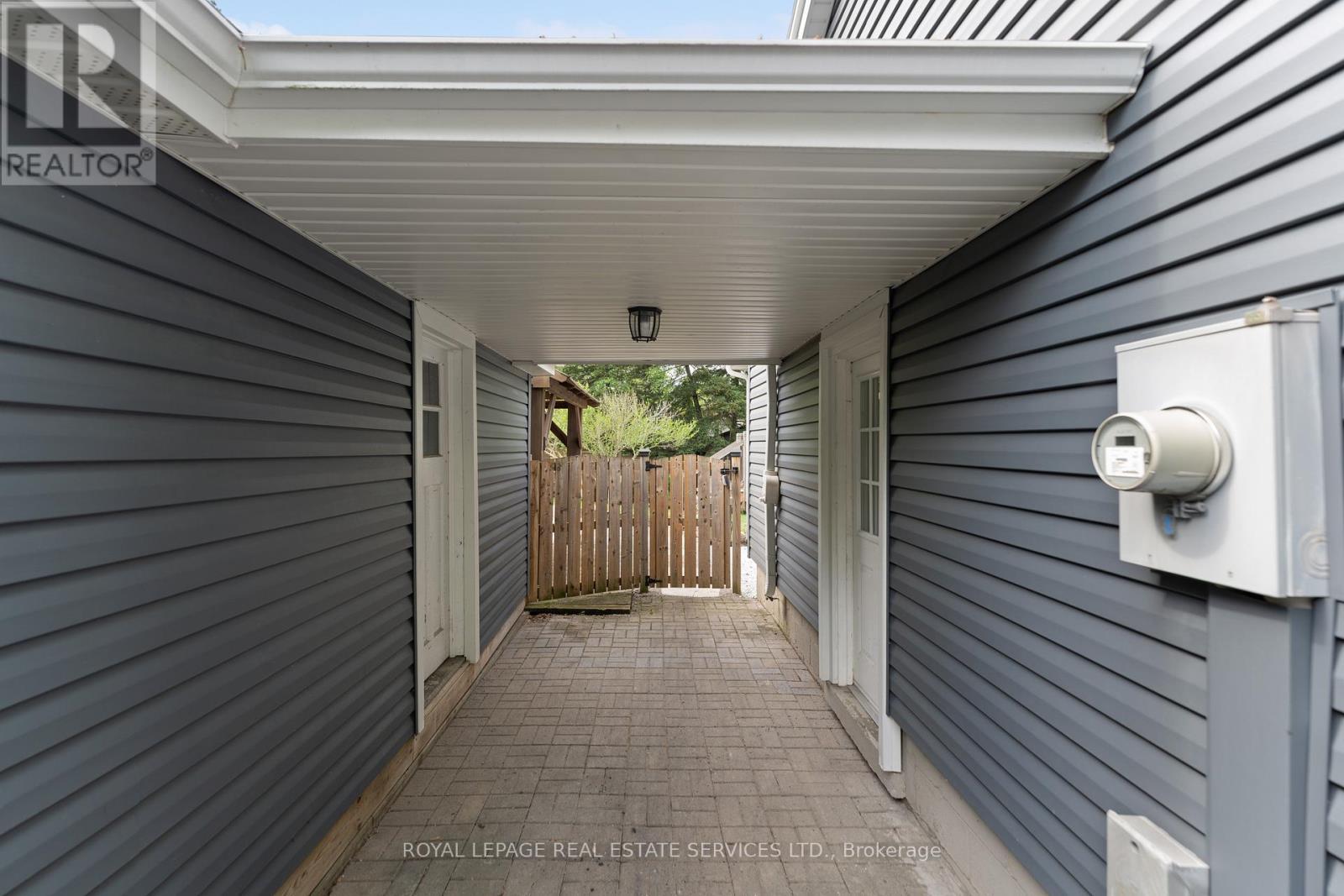 Breezeway Access to the Front and Back Yards - 136 Mohawk Road, Hamilton, ON - Outdoor With Exterior