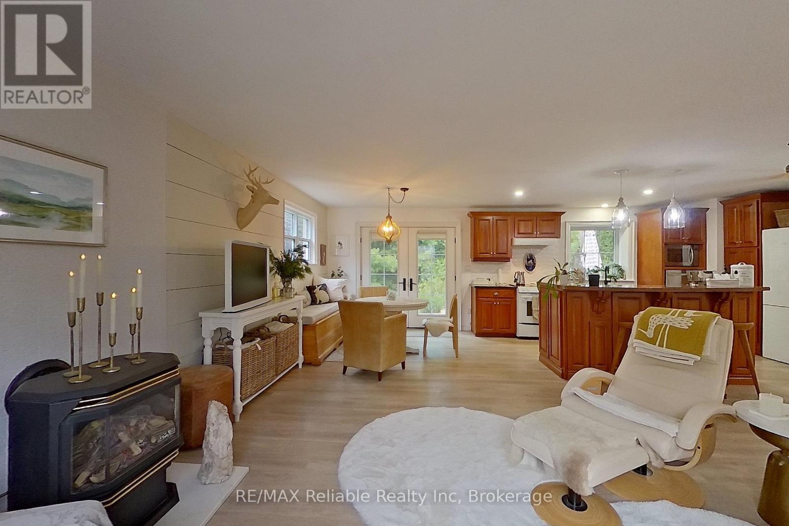 57 Cameron Street, Bluewater (Bayfield), ON - Indoor Photo Showing Living Room