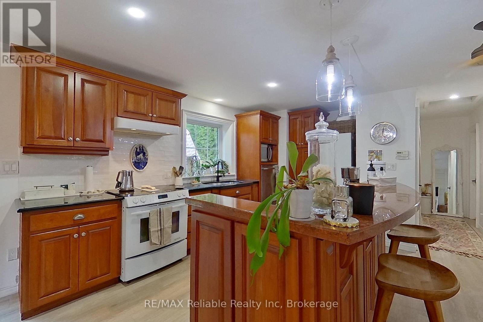 57 Cameron Street, Bluewater (Bayfield), ON - Indoor Photo Showing Kitchen