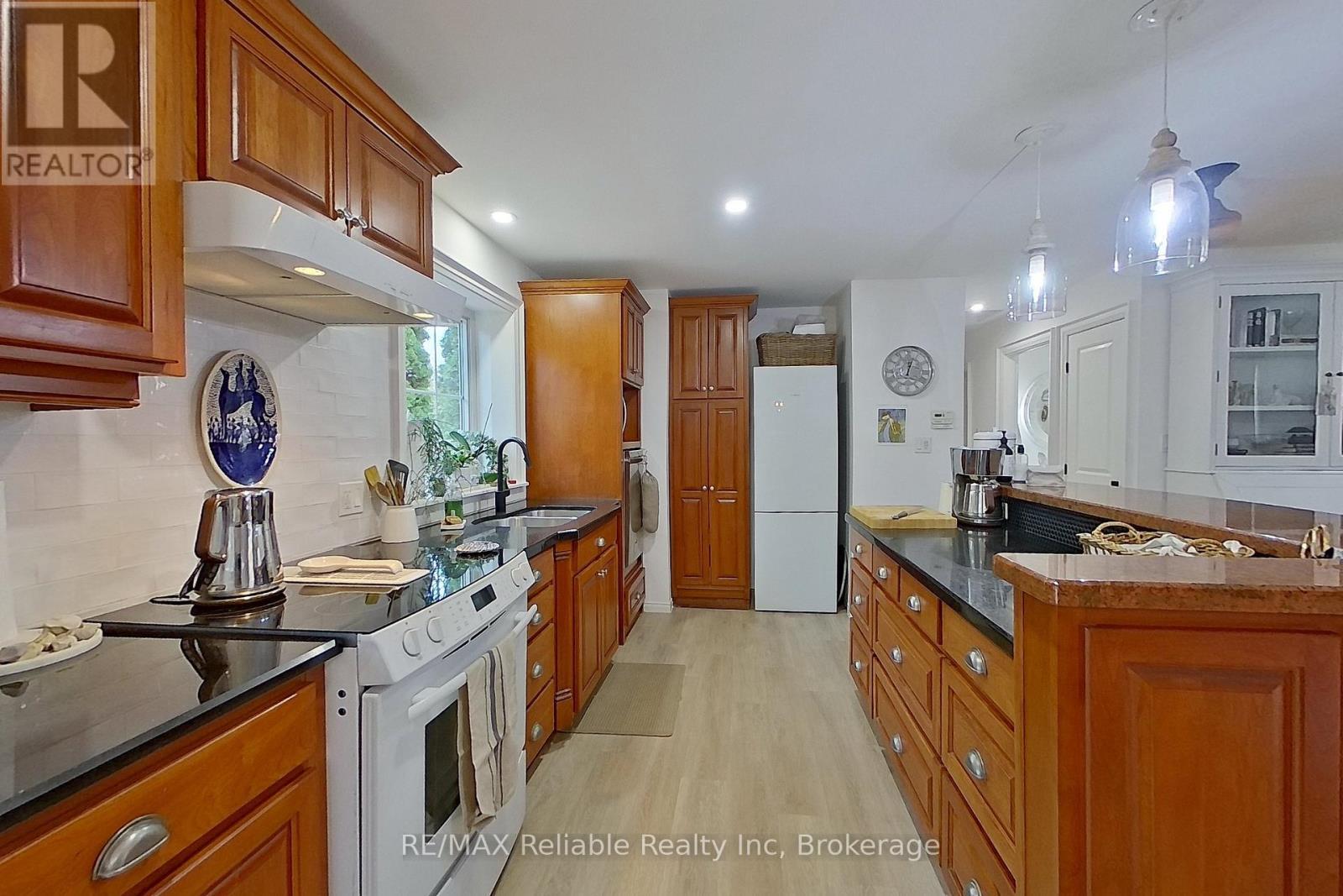 57 Cameron Street, Bluewater (Bayfield), ON - Indoor Photo Showing Kitchen