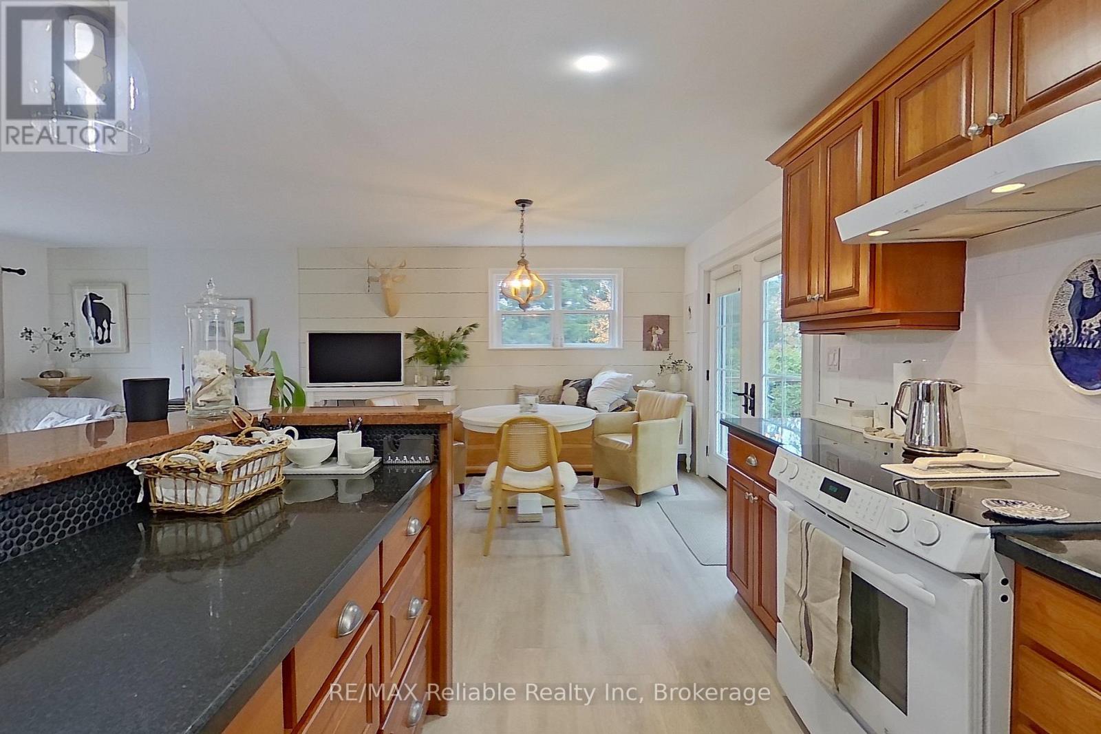 57 Cameron Street, Bluewater (Bayfield), ON - Indoor Photo Showing Kitchen