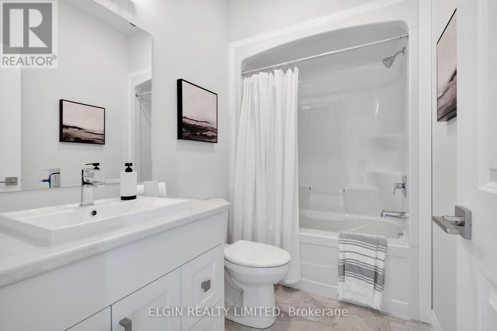 8 Hartland Circle, St. Thomas, ON - Indoor Photo Showing Bathroom