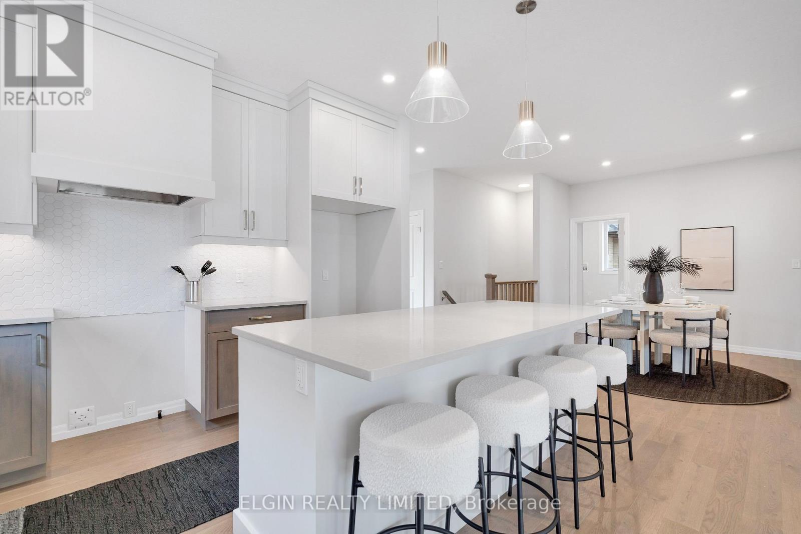 8 Hartland Circle, St. Thomas, ON - Indoor Photo Showing Kitchen