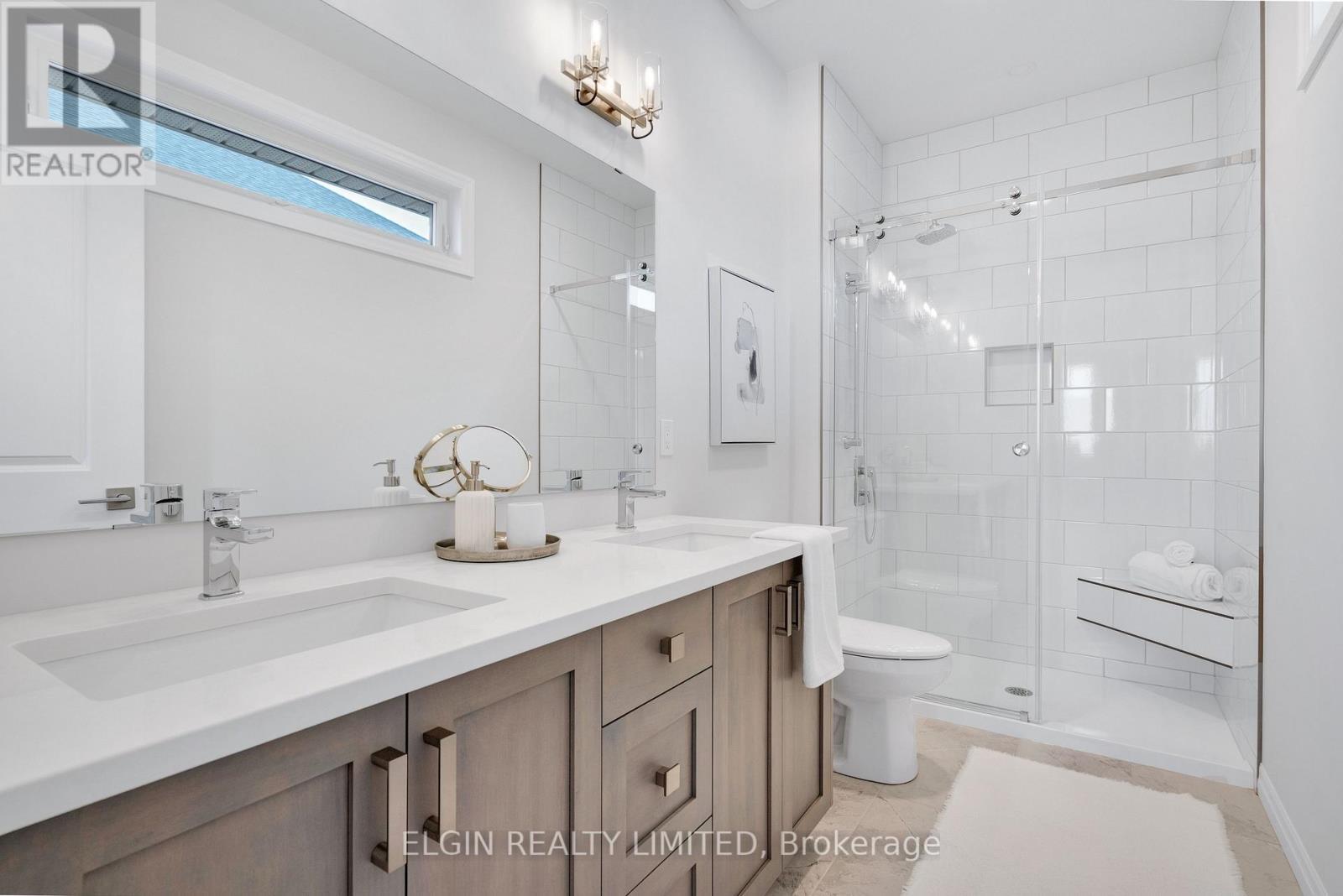 8 Hartland Circle, St. Thomas, ON - Indoor Photo Showing Bathroom