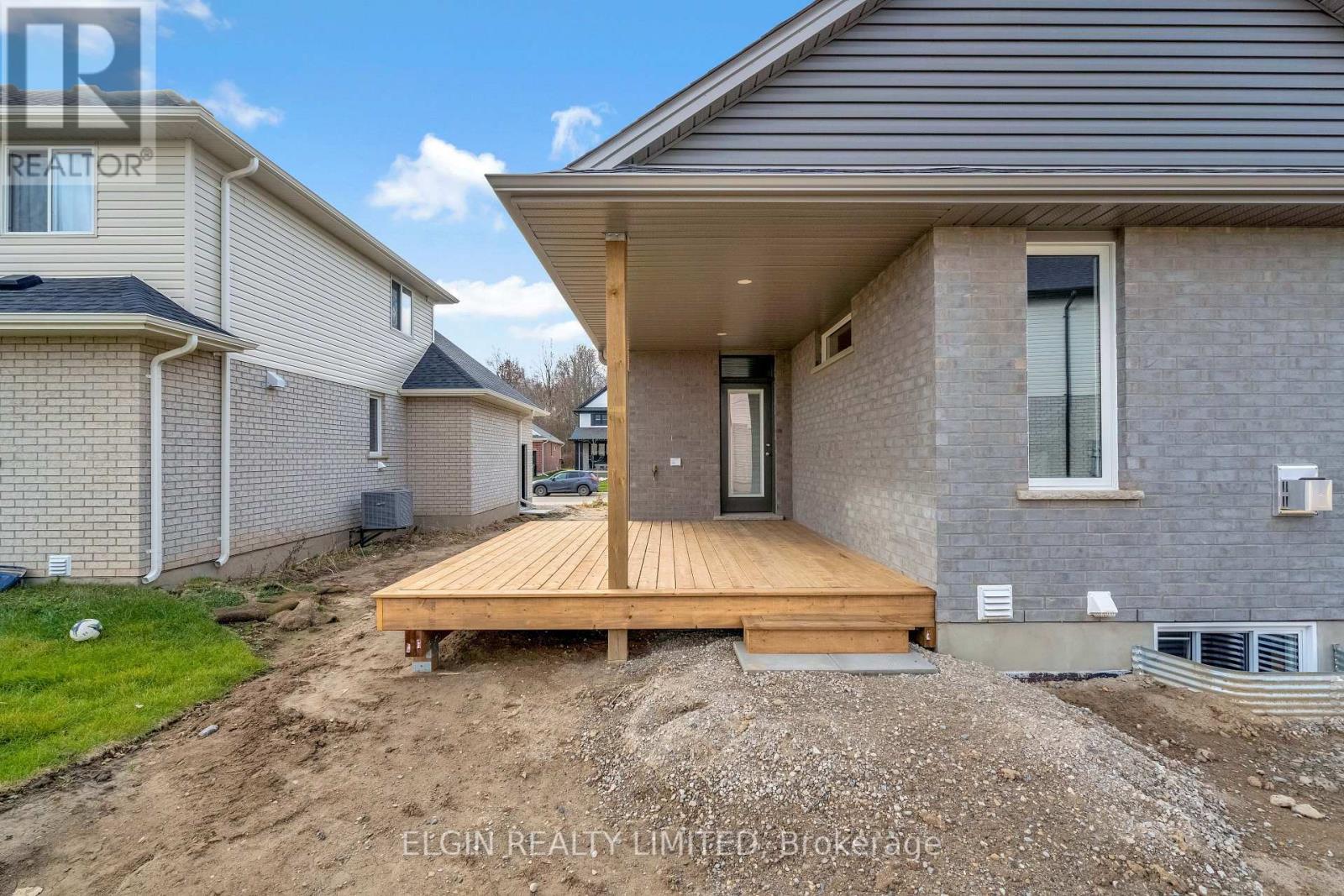 8 Hartland Circle, St. Thomas, ON - Outdoor With Deck Patio Veranda With Exterior
