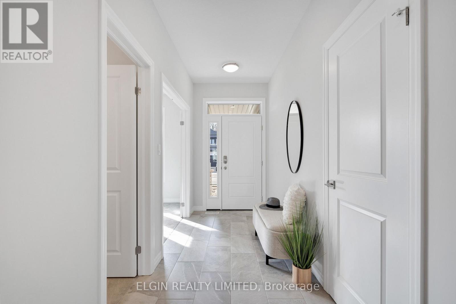 8 Hartland Circle, St. Thomas, ON - Indoor Photo Showing Other Room