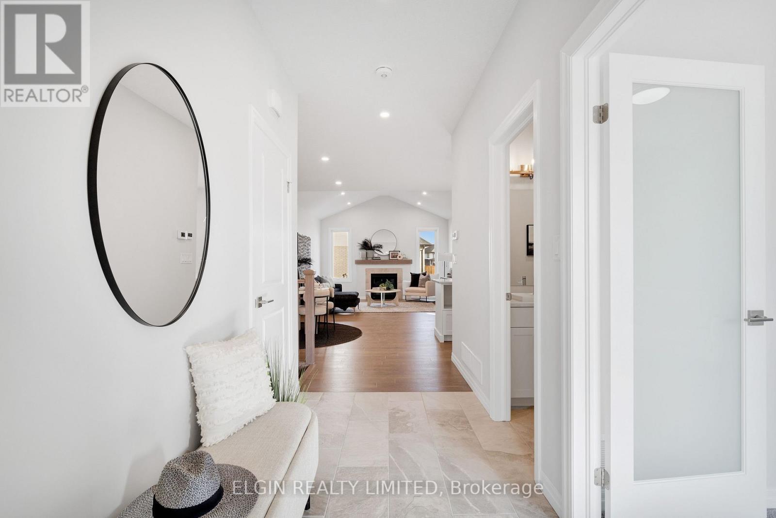 8 Hartland Circle, St. Thomas, ON - Indoor Photo Showing Other Room