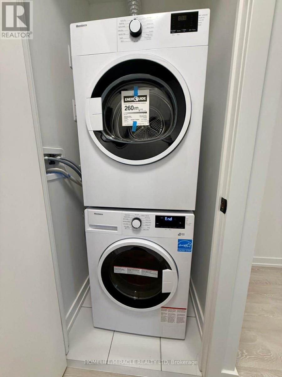 324 - 35 Parliament Street, Toronto, ON - Indoor Photo Showing Laundry Room