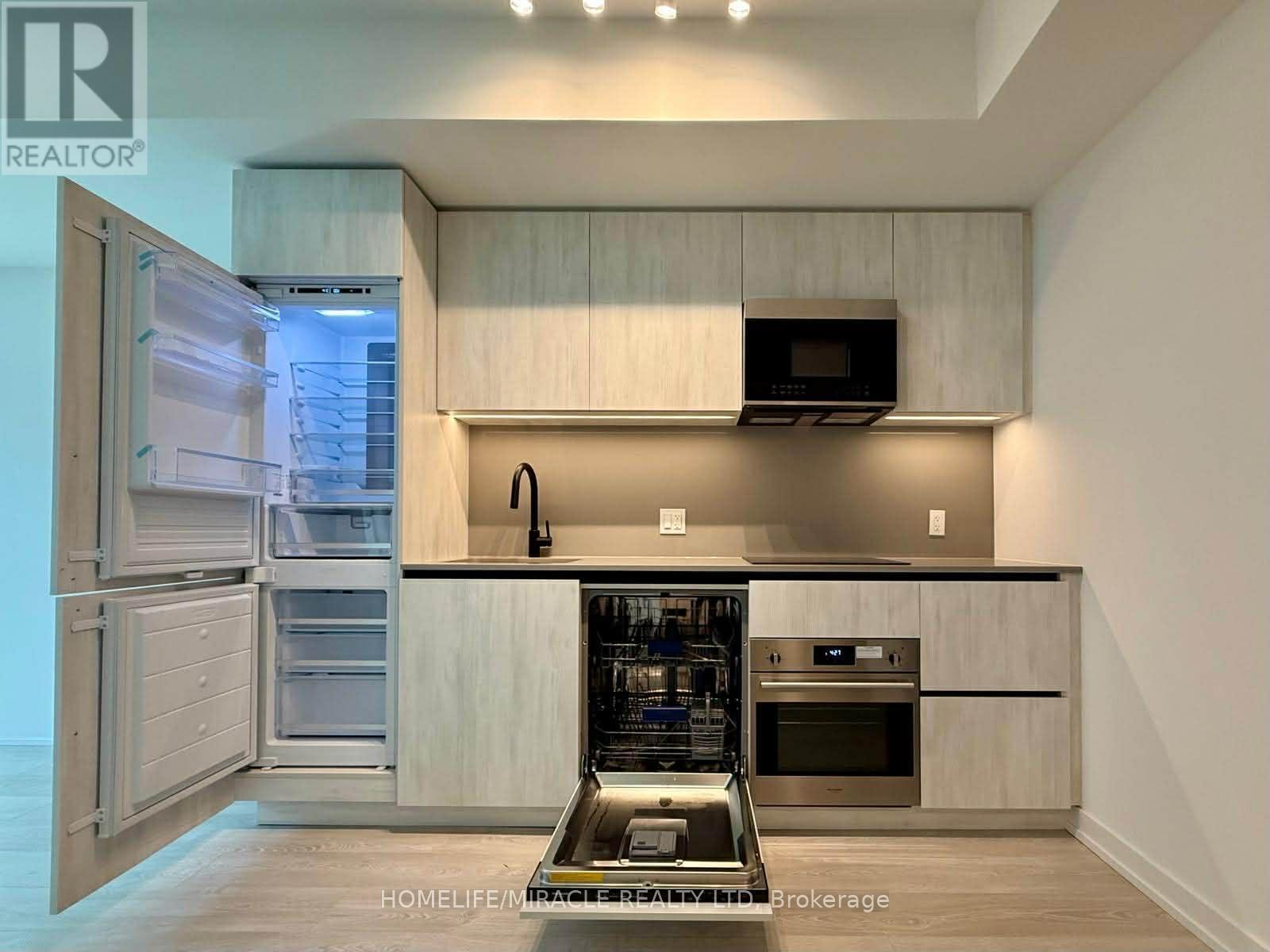 324 - 35 Parliament Street, Toronto, ON - Indoor Photo Showing Kitchen
