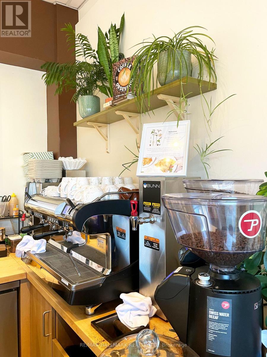 2674 Yonge Street, Toronto, ON