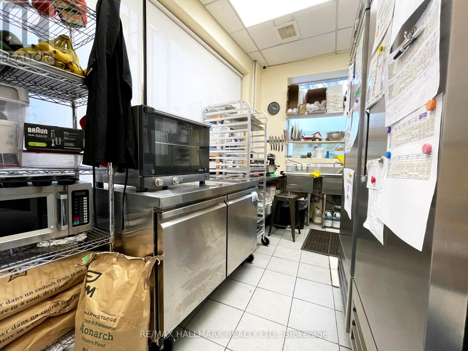 2674 Yonge Street, Toronto, ON