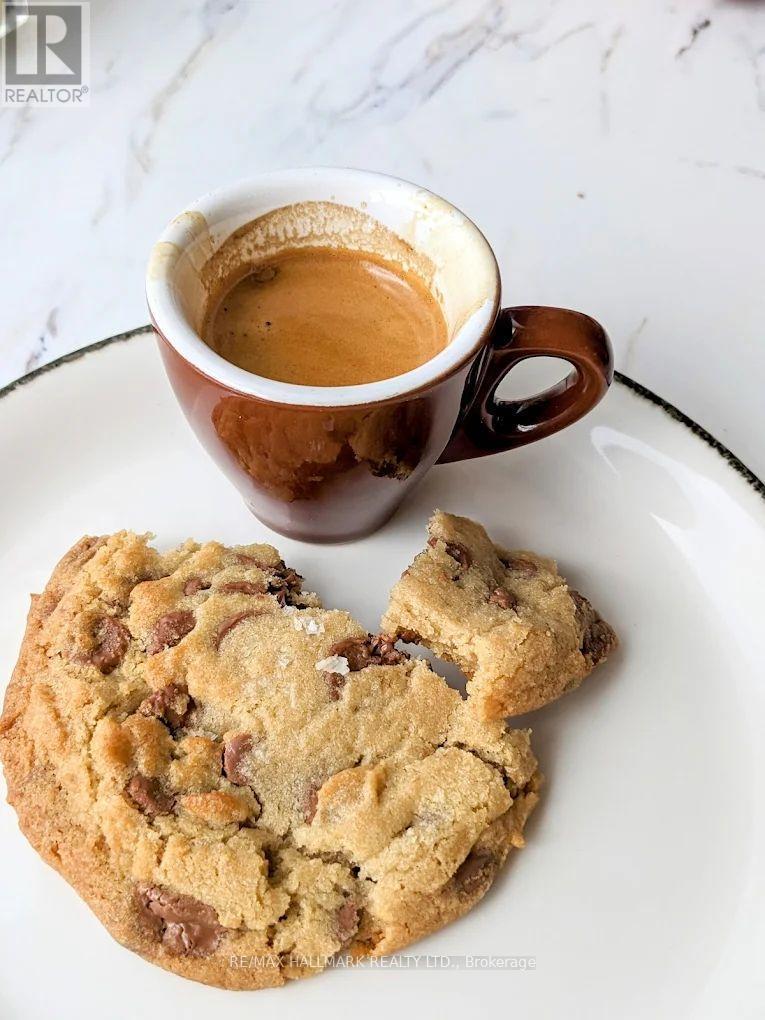 2674 Yonge Street, Toronto, ON