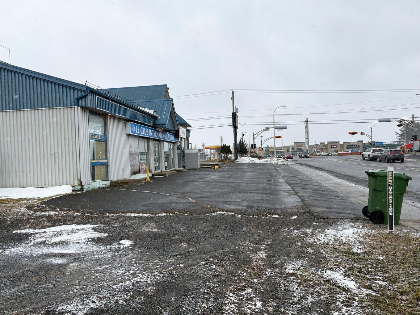 Cour - 98 - 100 Grande-Allée, Drummondville, QC - Outdoor