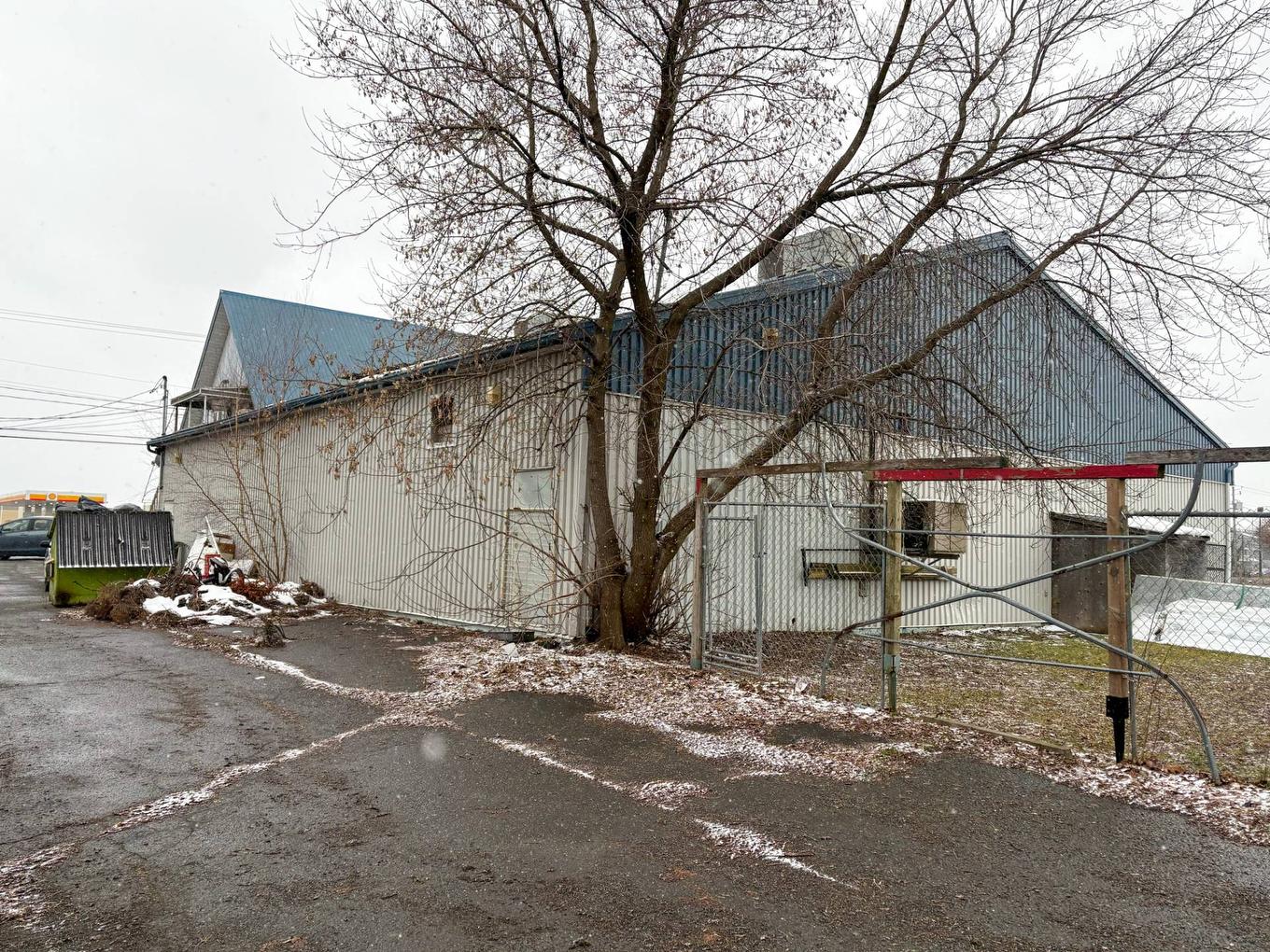 Face arrière - 98 - 100 Grande-Allée, Drummondville, QC - Outdoor