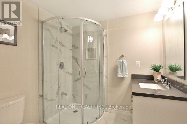 2412 Presquile Drive, Oakville, ON - Indoor Photo Showing Bathroom