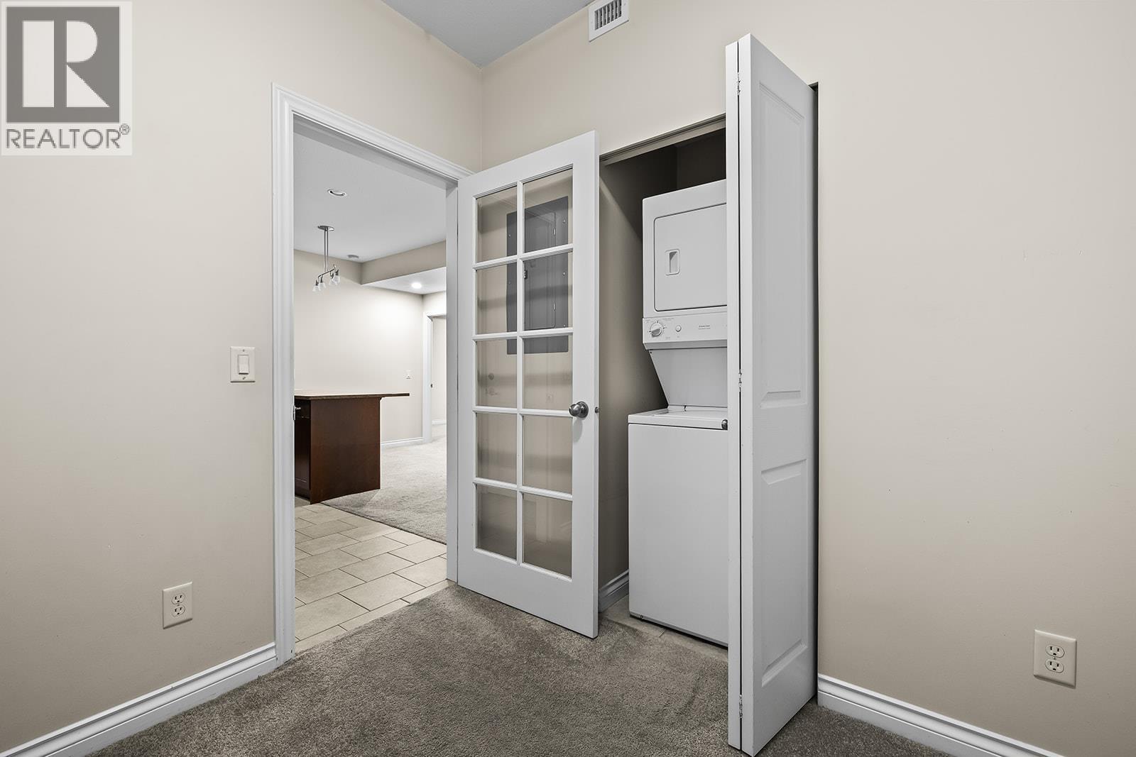 3843 Brown Road Unit# 2211, West Kelowna, BC - Indoor Photo Showing Laundry Room