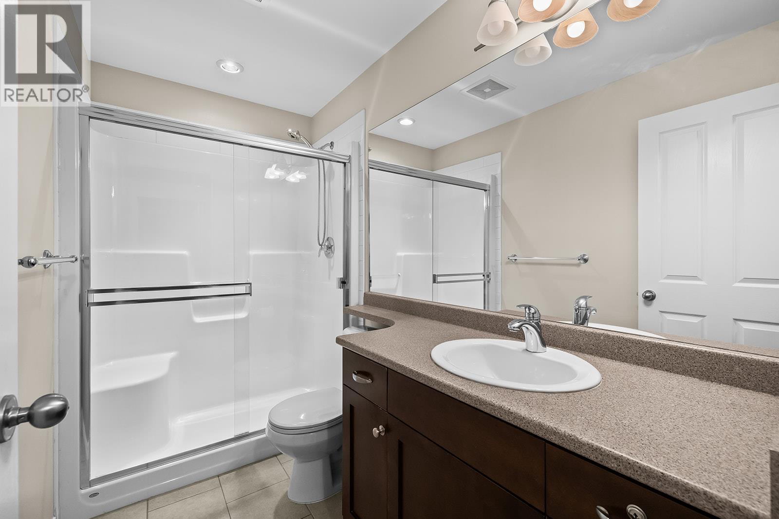 3843 Brown Road Unit# 2211, West Kelowna, BC - Indoor Photo Showing Bathroom