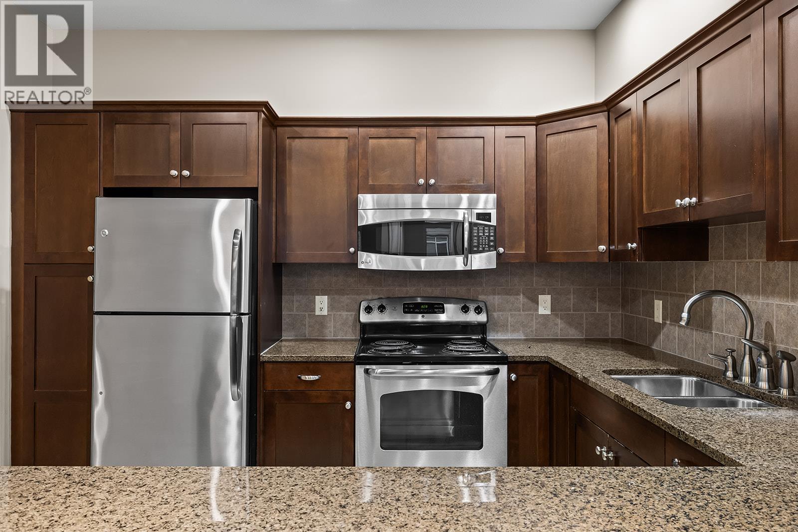 3843 Brown Road Unit# 2211, West Kelowna, BC - Indoor Photo Showing Kitchen With Double Sink