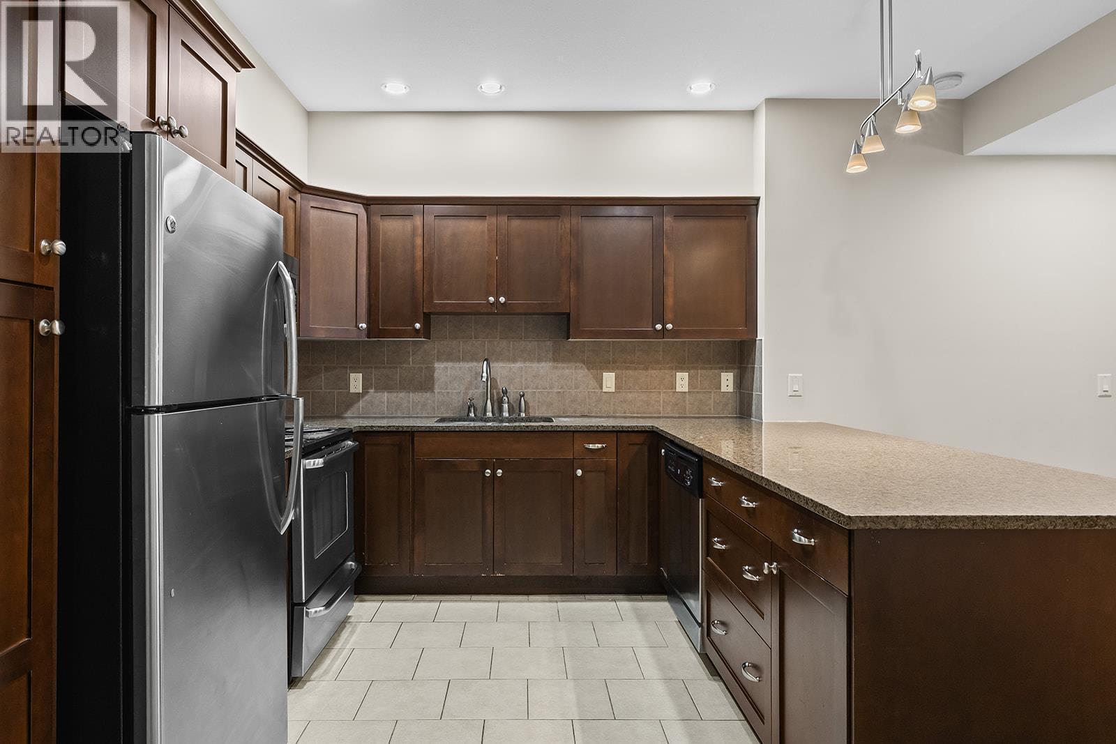 3843 Brown Road Unit# 2211, West Kelowna, BC - Indoor Photo Showing Kitchen