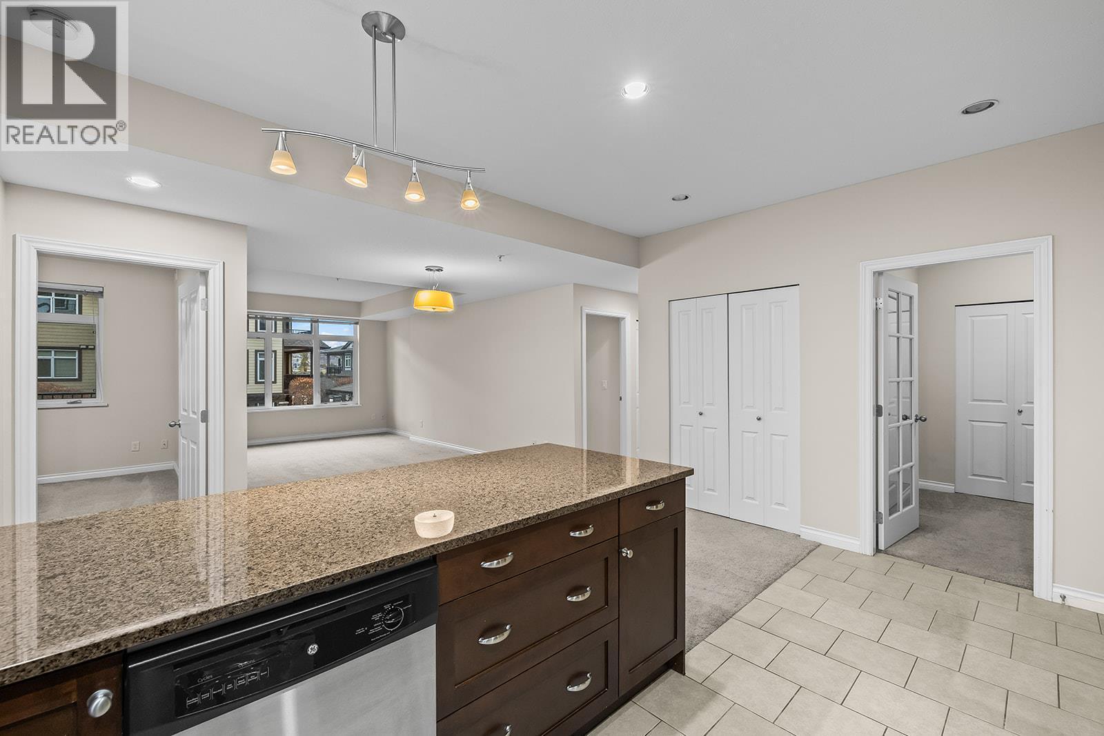 3843 Brown Road Unit# 2211, West Kelowna, BC - Indoor Photo Showing Kitchen