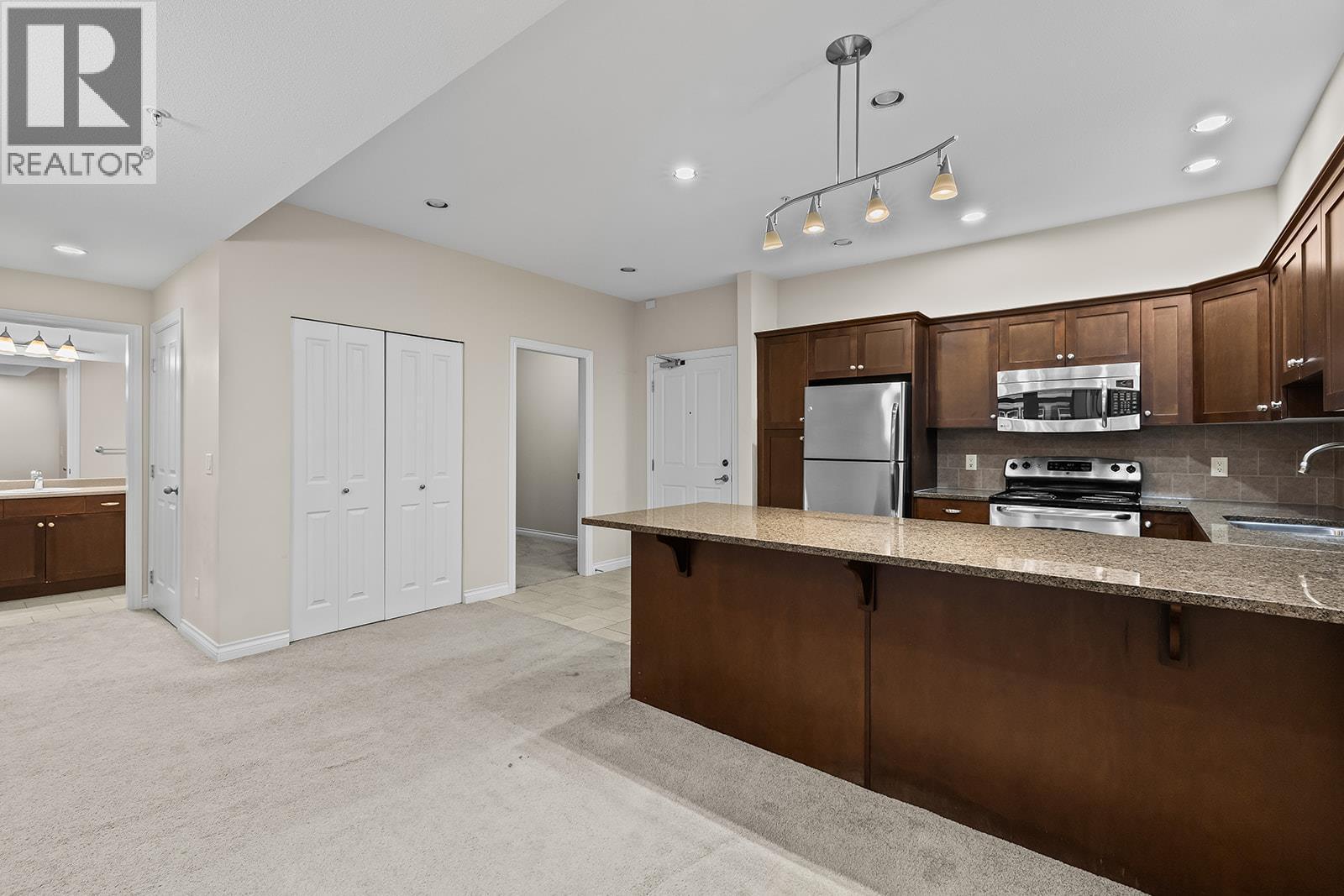 3843 Brown Road Unit# 2211, West Kelowna, BC - Indoor Photo Showing Kitchen