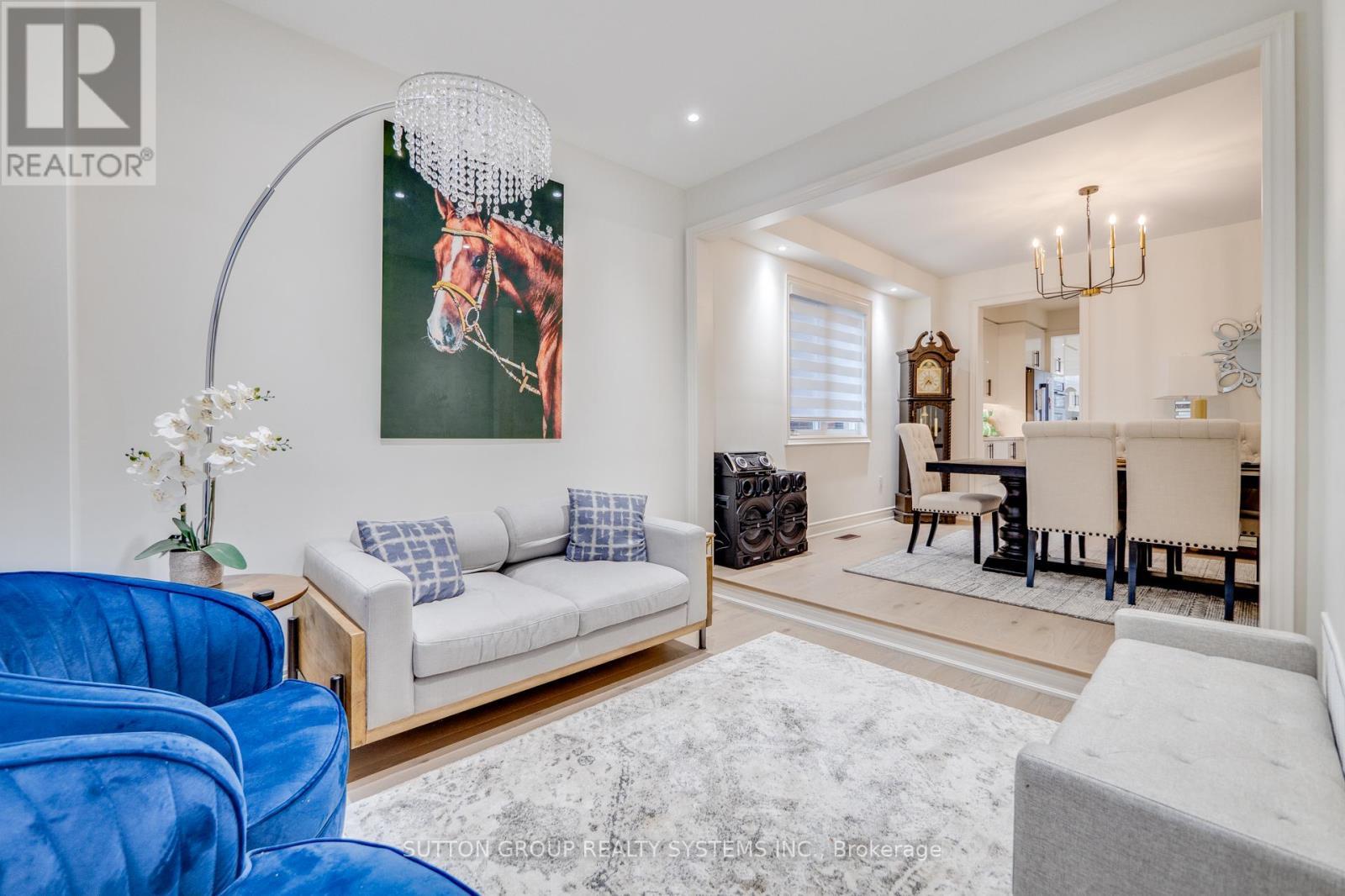 389 Humphrey Street, Hamilton, ON - Indoor Photo Showing Living Room