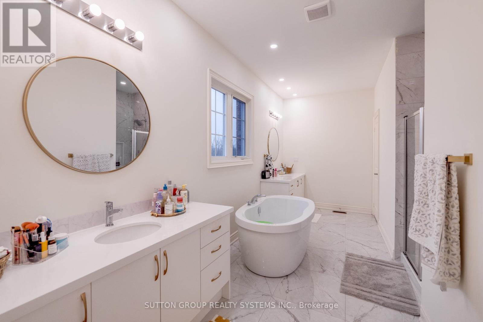 389 Humphrey Street, Hamilton, ON - Indoor Photo Showing Bathroom