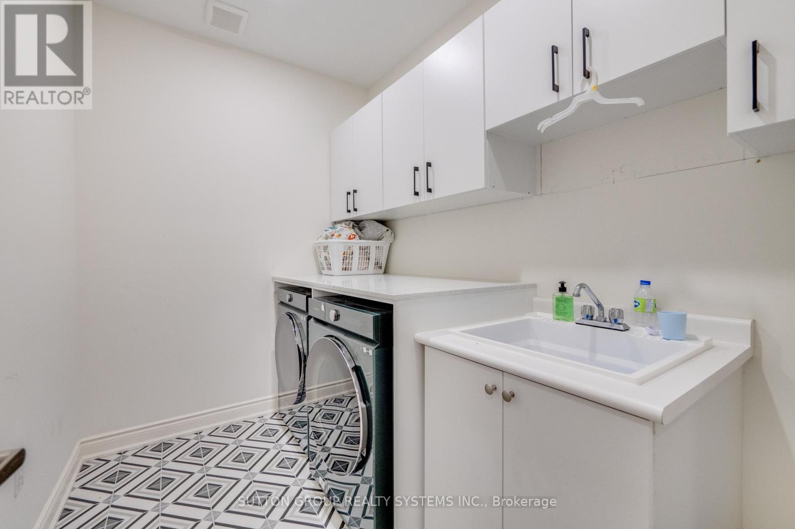 389 Humphrey Street, Hamilton, ON - Indoor Photo Showing Laundry Room