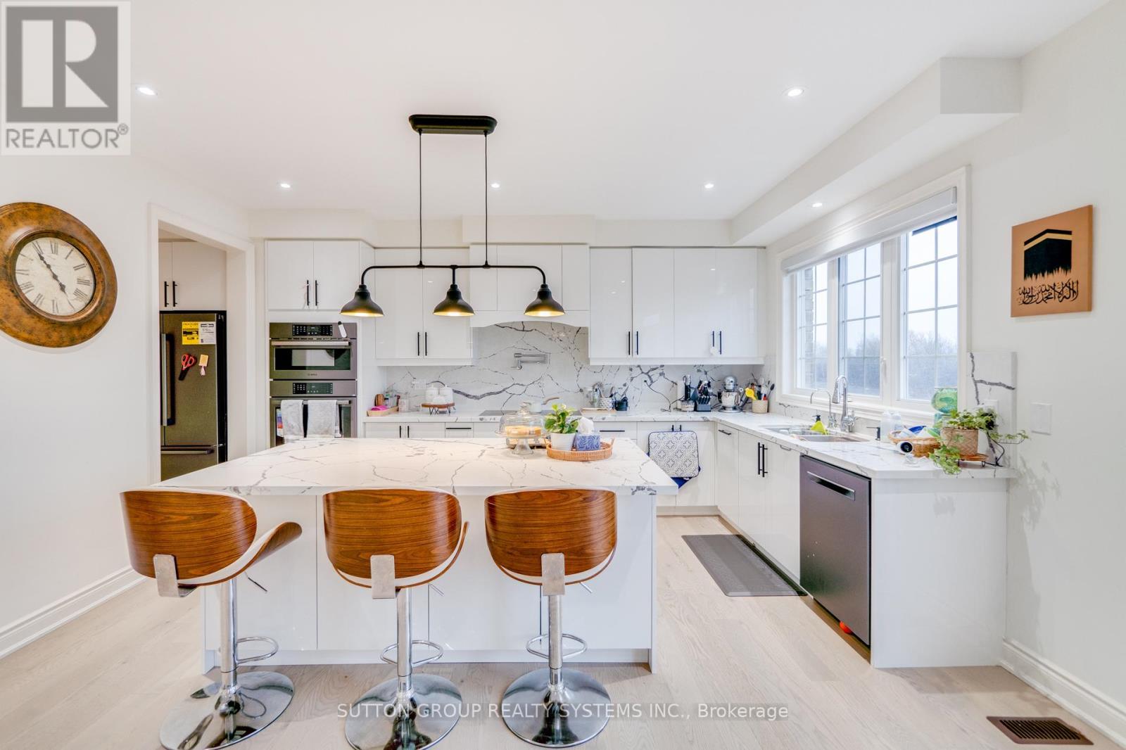 389 Humphrey Street, Hamilton, ON - Indoor Photo Showing Kitchen