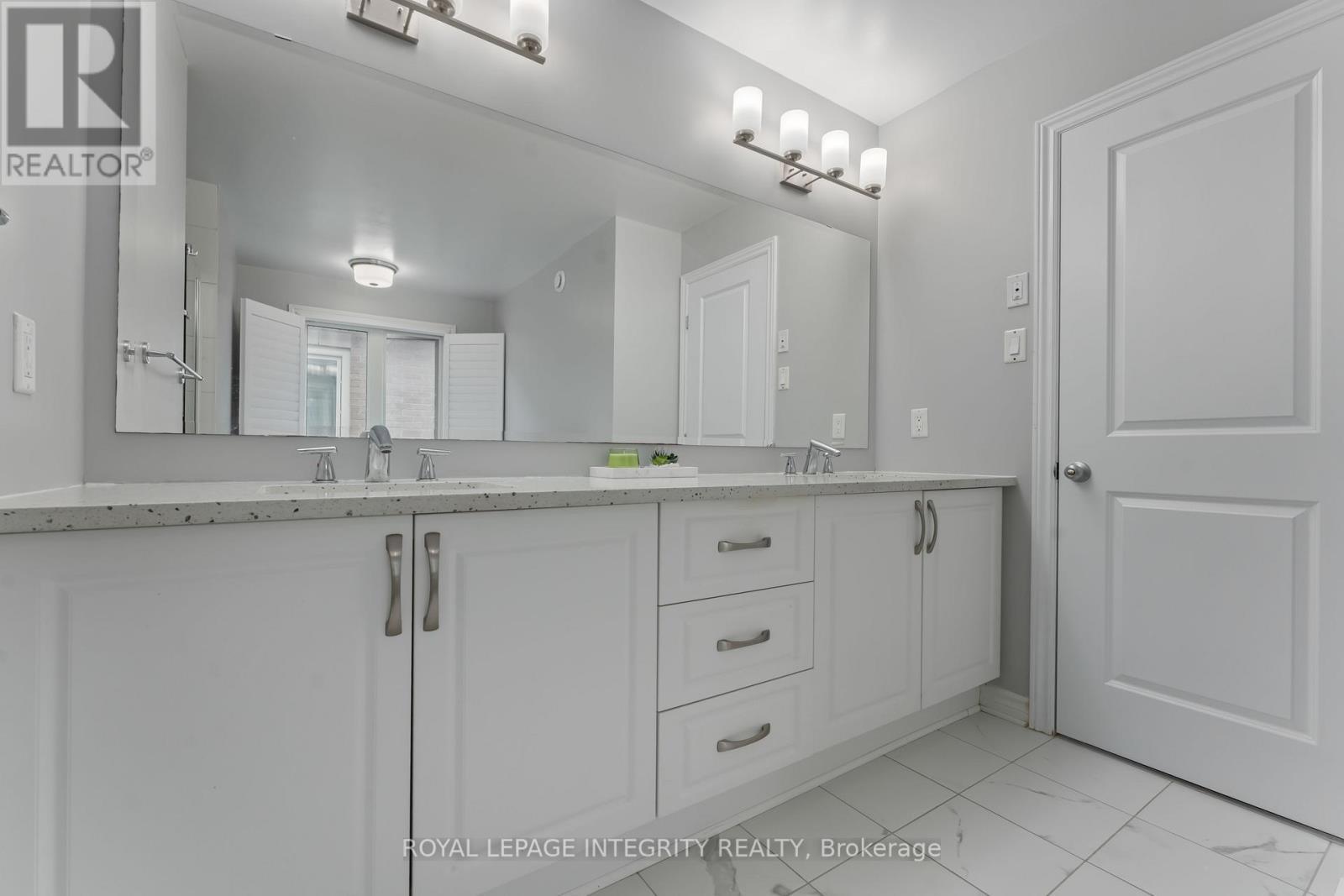 563 Egret Way, Ottawa, ON - Indoor Photo Showing Bathroom