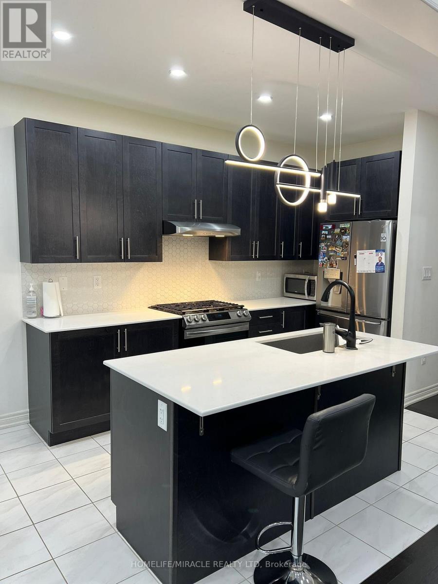 85 Cobriza Crescent, Brampton, ON - Indoor Photo Showing Kitchen With Double Sink With Upgraded Kitchen