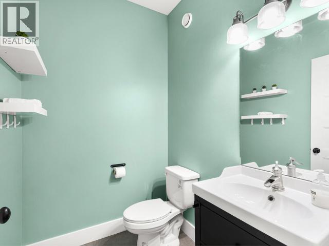 24 Nighthawk Valley Lane, Whitehorse North, YT - Indoor Photo Showing Bathroom