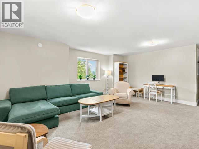 24 Nighthawk Valley Lane, Whitehorse North, YT - Indoor Photo Showing Living Room