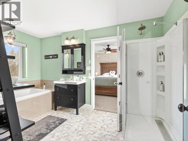 24 Nighthawk Valley Lane, Whitehorse North, YT - Indoor Photo Showing Bathroom