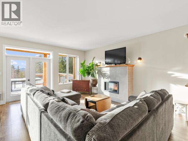 24 Nighthawk Valley Lane, Whitehorse North, YT - Indoor Photo Showing Living Room With Fireplace